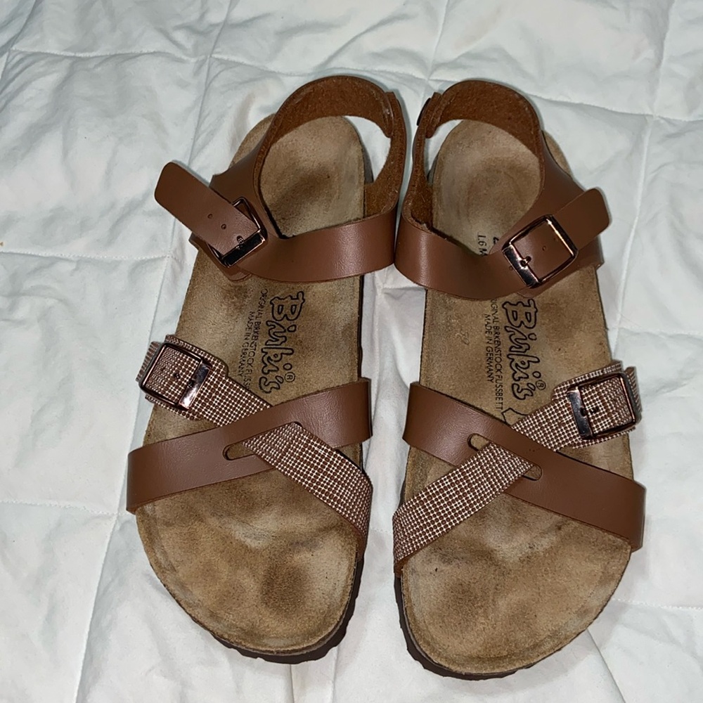 EUC Birkis buckle sandals